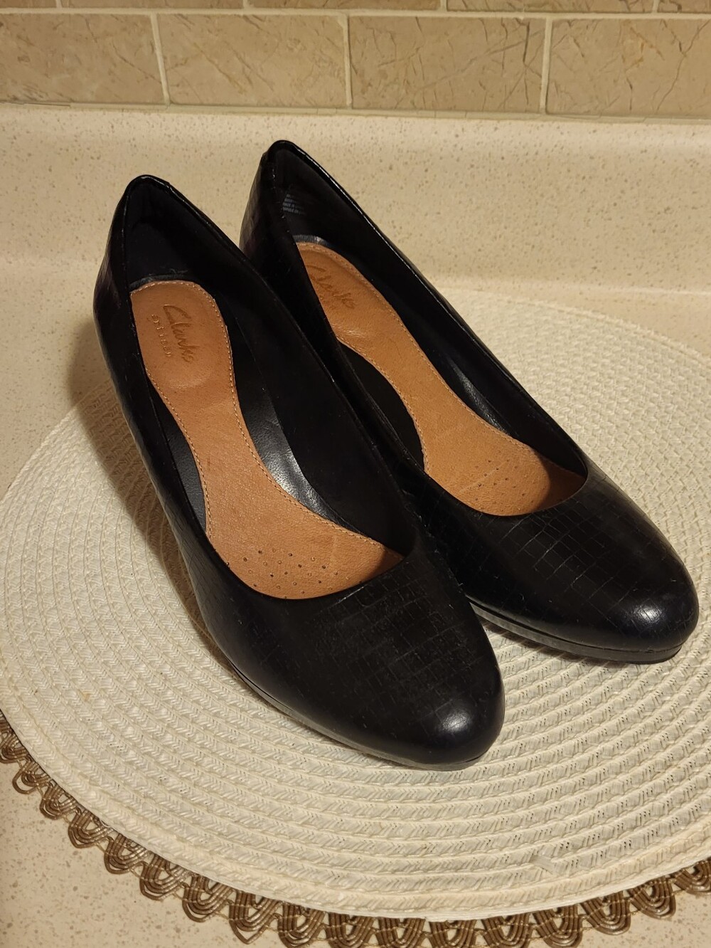 Clarks Artisan Brenna Maple Black Crocodile Print Leather Heels, Sz. 7.5